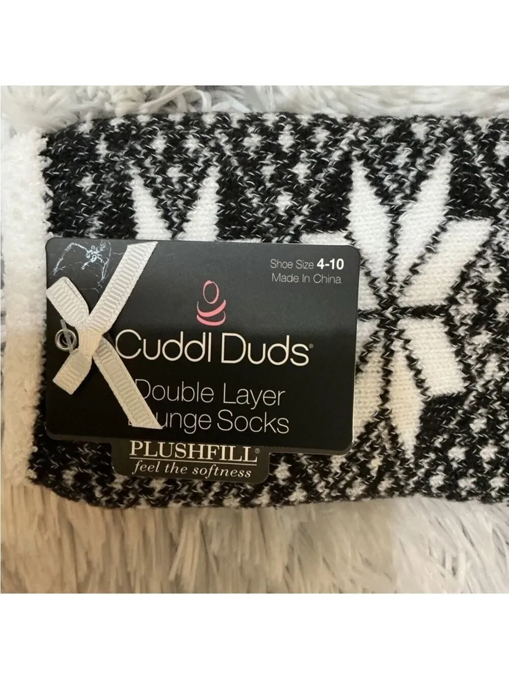 Cuddl Duds snowflake theme slipper socks with grips 9-11 black white